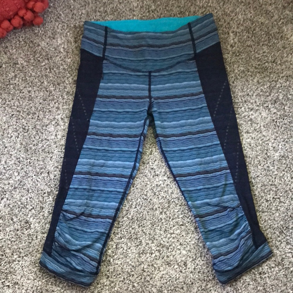 Lululemon Crops 6 Wunder Under space stripe blue